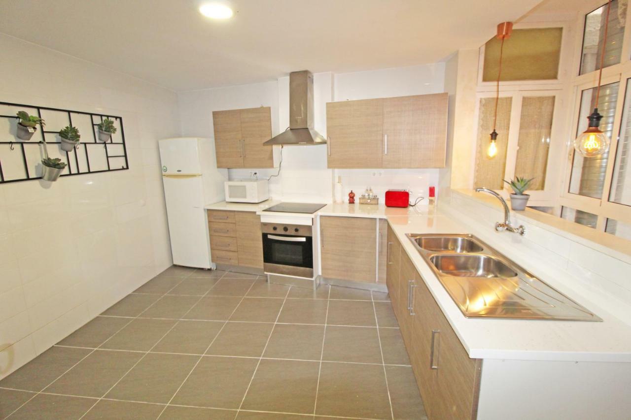 Centrico Y Espacioso Piso En Barrio Tranquilo Alicante Bagian luar foto