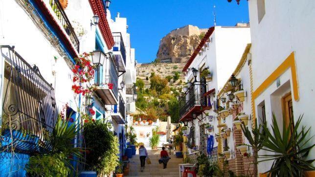 Centrico Y Espacioso Piso En Barrio Tranquilo Alicante Bagian luar foto