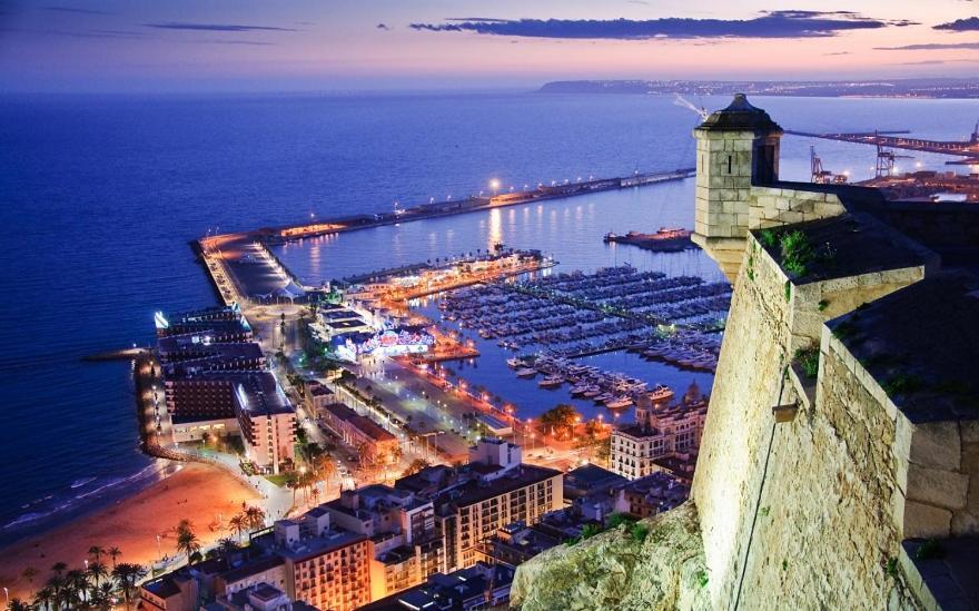 Centrico Y Espacioso Piso En Barrio Tranquilo Alicante Bagian luar foto