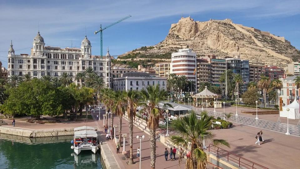 Centrico Y Espacioso Piso En Barrio Tranquilo Alicante Bagian luar foto